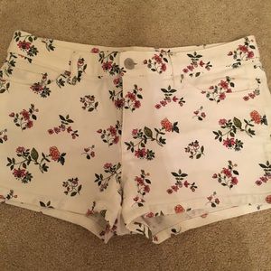 Club Monaco floral-printed denim short